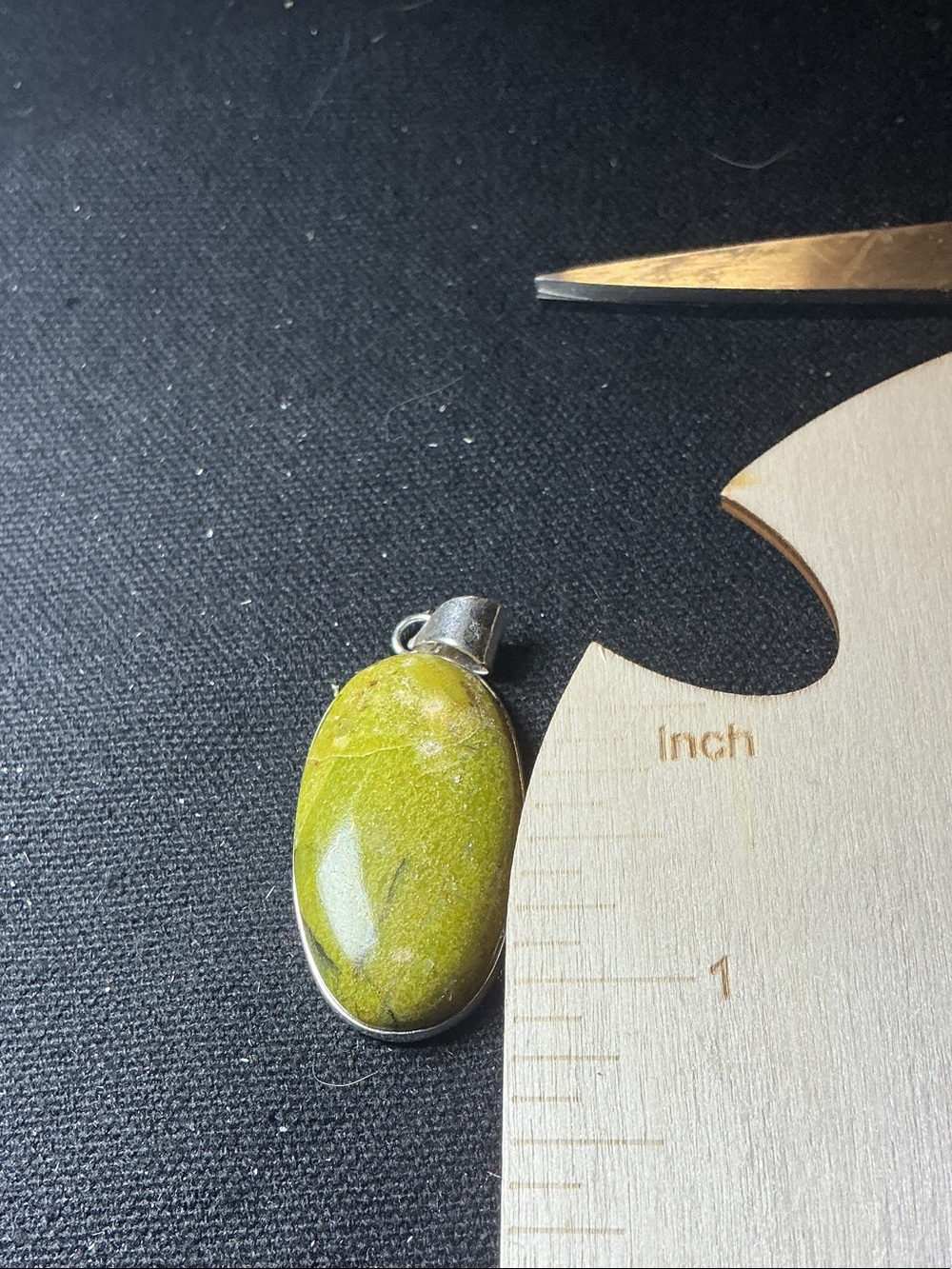 ⭐ Green Oval Stone Pendant Silver Tone Boho Earthy Minimalist Charm